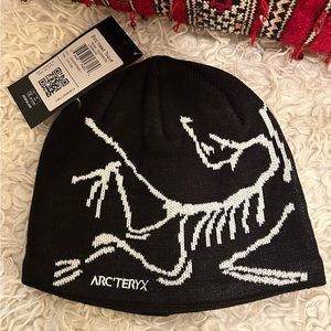 Orca Arc’teryx bird head toque